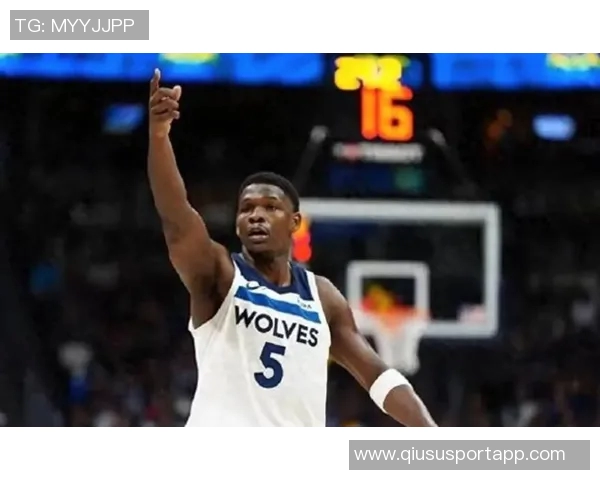 爱德华兹上半场表现亮眼15投6中三分球命中率不佳仍贡献17分1板2助 爱德华兹上半场表现亮眼15投6中三分球命中率不佳仍贡献17分1板2助