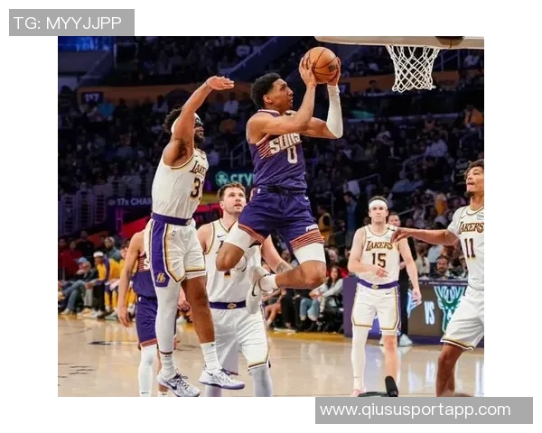 湖人强势统治篮板战场前场篮板狂揽24个总数领先对手17个 湖人强势统治篮板战场前场篮板狂揽24个总数领先对手17个